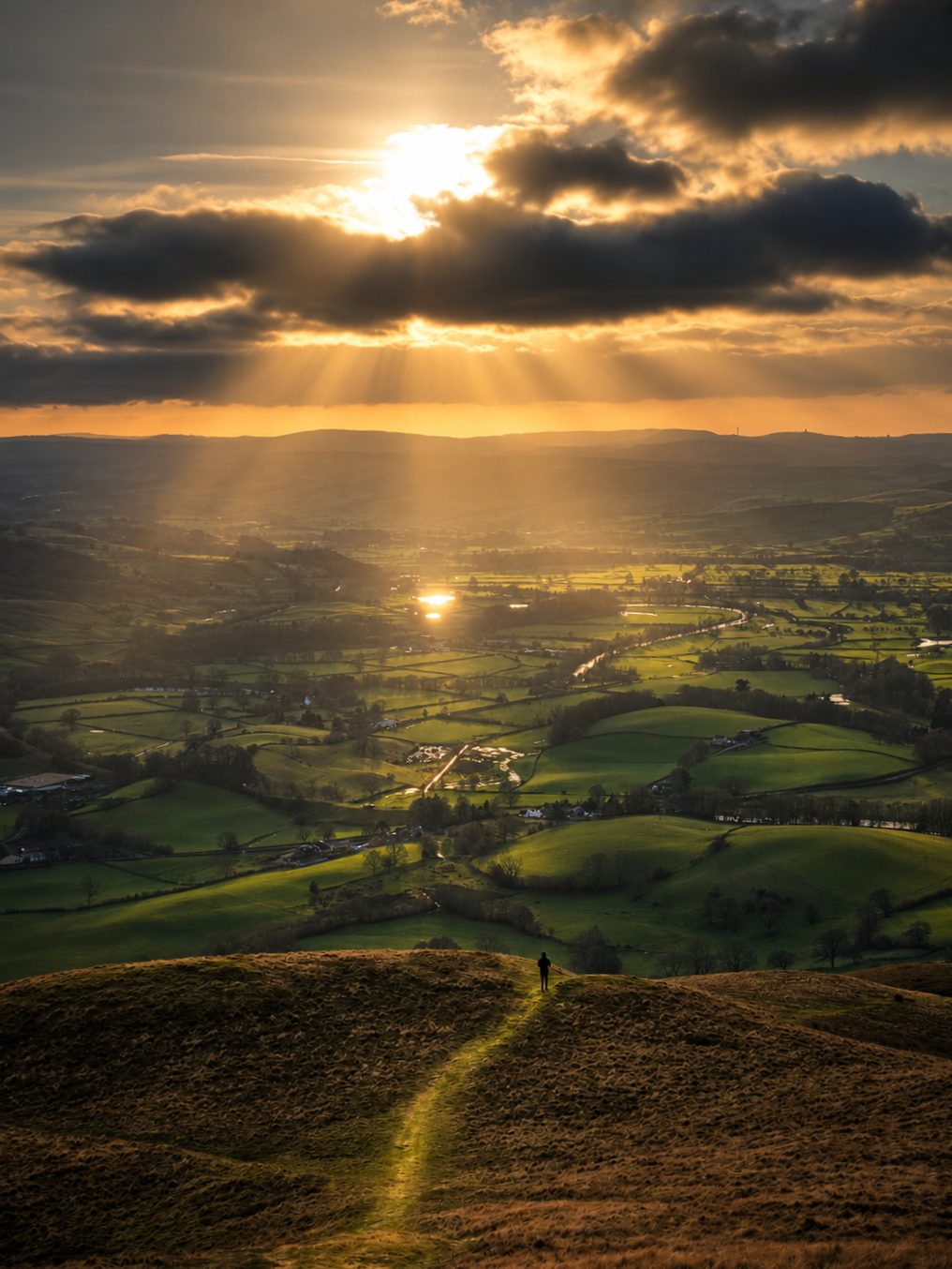 Light rays over the valley near Sedbergh